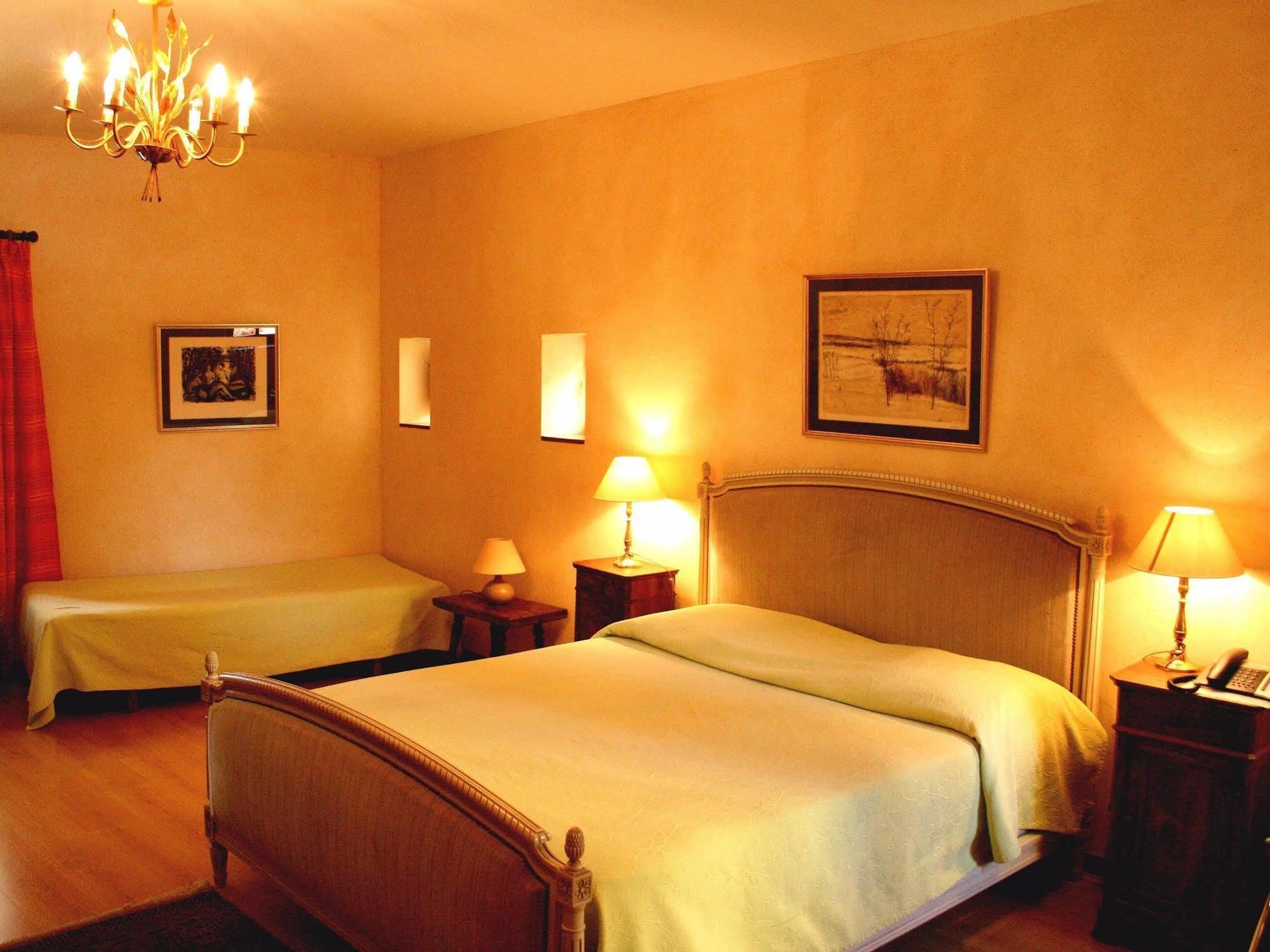 Logis Hotel Les Hospitaliers Le Poet-Laval Exterior photo